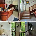 Niko's Hotel *